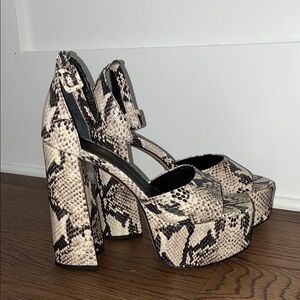 SCHUTZ Black and Cream Platform Shoes with Ankle Strap